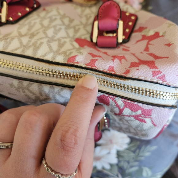 💗 Michael Kors Aria Small Satchel - Picture 6 of 10